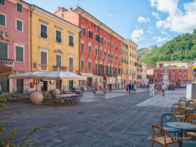 Villa Indipendente in vendita a Perticata, Carrara