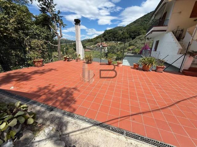 Villa Indipendente in vendita a Carrara, Toscana