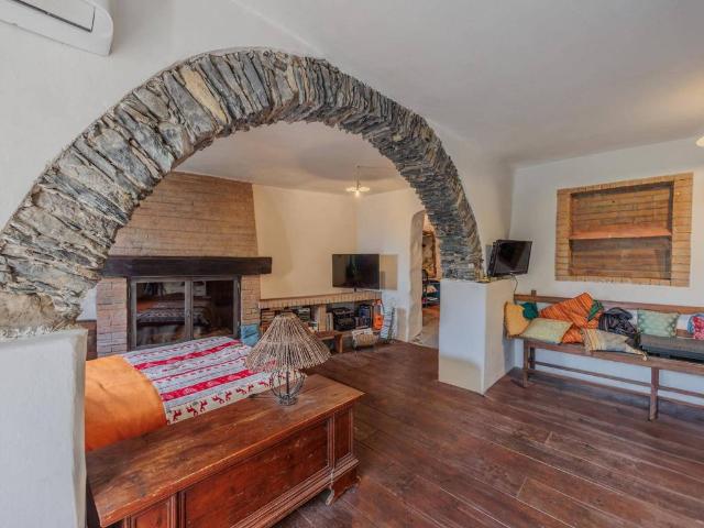 Villa Indipendente in vendita a La Prada, Carrara