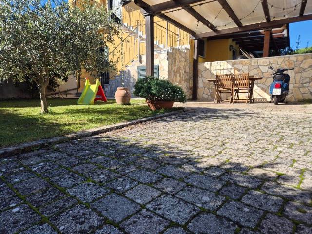 Villa Indipendente in vendita a Perticata, Carrara