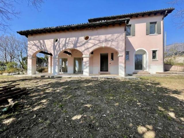 Villa Indipendente in vendita a Carrè, Veneto