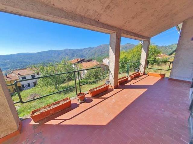 Villa Indipendente in vendita a Carro, Liguria