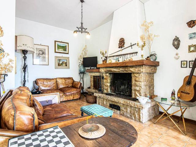 Villa Indipendente in vendita a Carro, Liguria