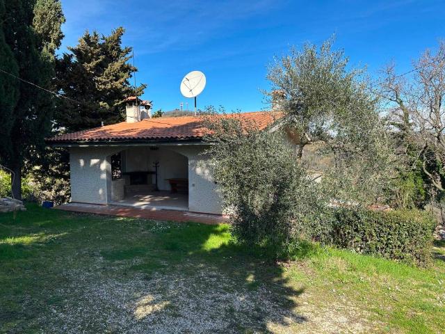 Villa Indipendente in vendita a Colli al Metauro, Marche
