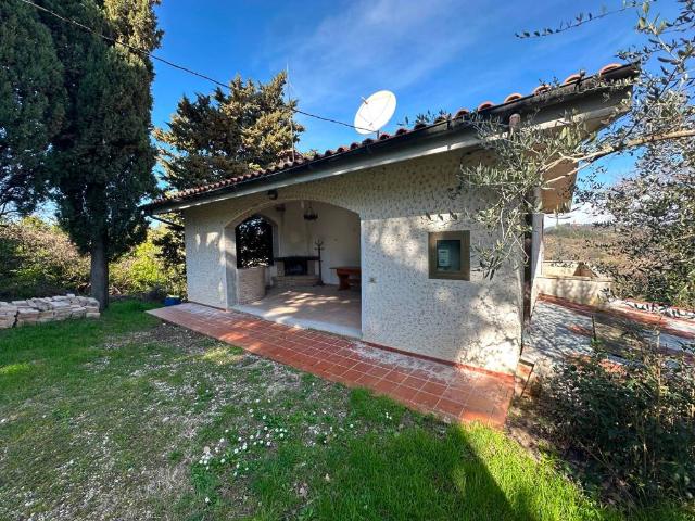 Villa Indipendente in vendita a Colli al Metauro, Marche