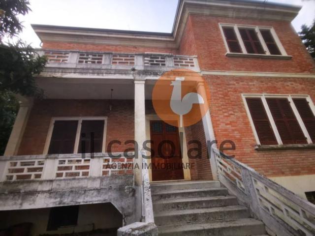 Villa Indipendente in vendita a Molinaccio, Marche