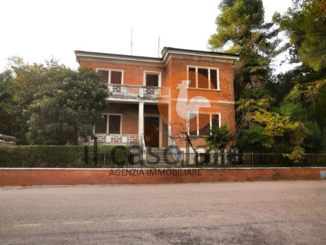 Villa Indipendente in vendita a Molinaccio, Marche