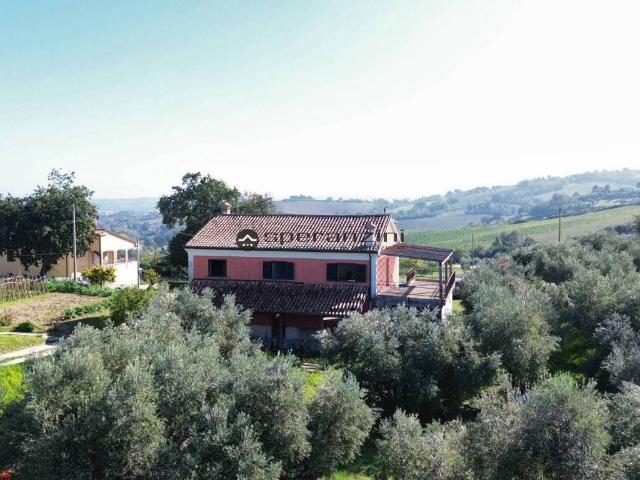 Rustico in vendita a Molinaccio, Marche