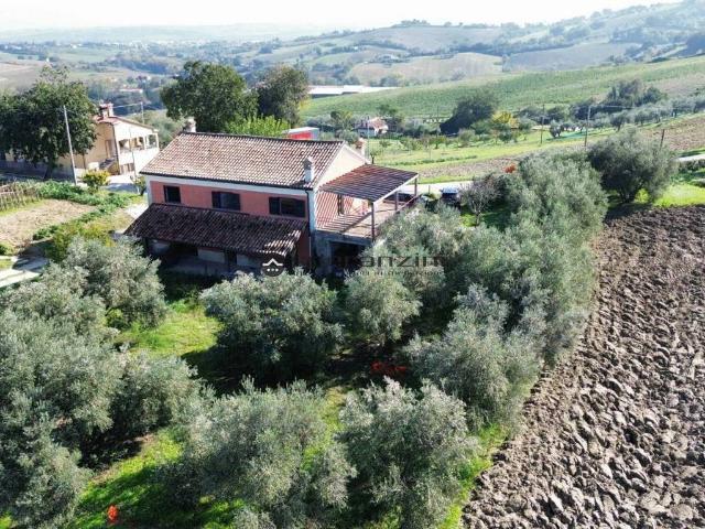 Rustico in vendita a Molinaccio, Marche
