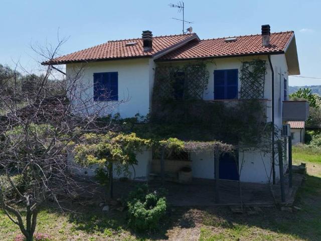 Villa Indipendente in vendita a Molinaccio, Marche