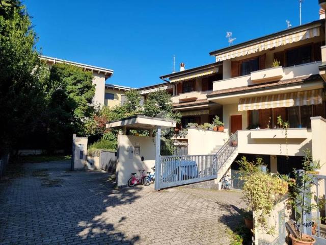Villa Indipendente in vendita a Carugate, Milano