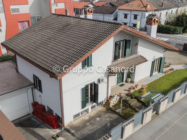 Villa Indipendente in vendita a Valera di Sopra, Carugate