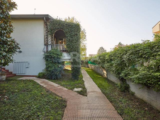 Villa Indipendente in vendita a Carugate, Mirabello