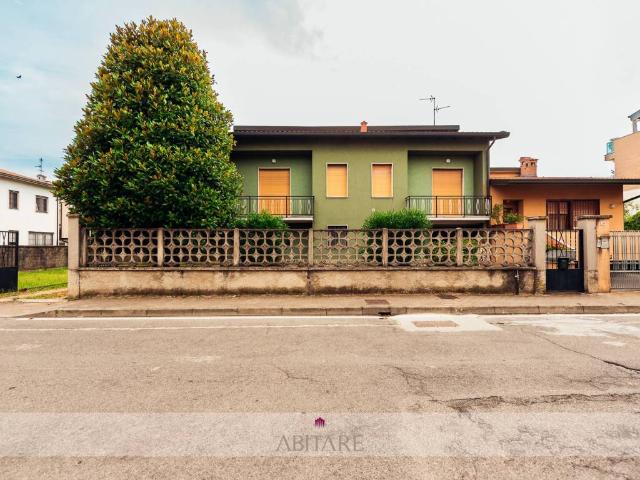 Villa Indipendente in vendita a Carugate, Mirabello