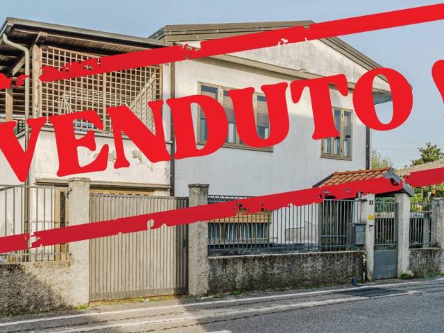 Villa Indipendente in vendita a Carugate, Milano