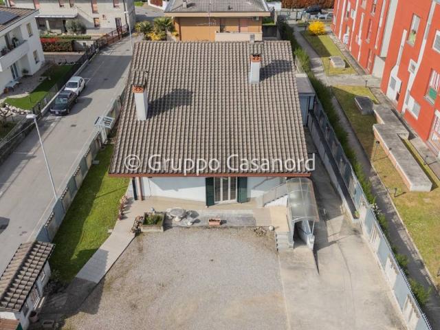 Villa Indipendente in vendita a Valera di Sopra, Carugate