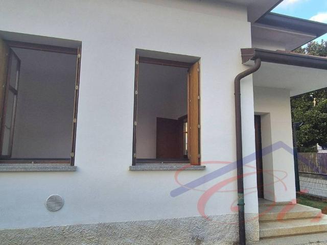 Villa Indipendente in vendita a Carugo, Lombardia
