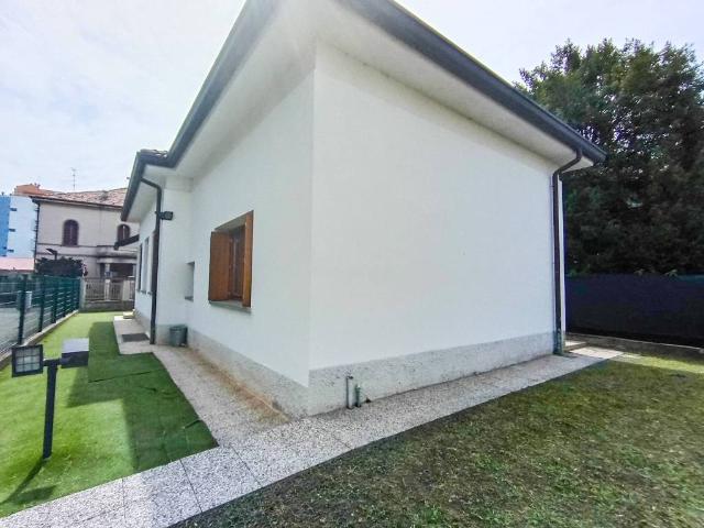 Villa Indipendente in vendita a Carugo, Lombardia