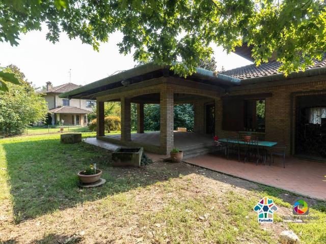 Villa Indipendente in vendita a Carugo, Como