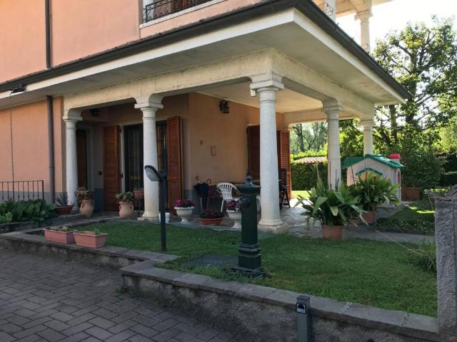 Villa Indipendente in vendita a Cascina Guardia, Carugo