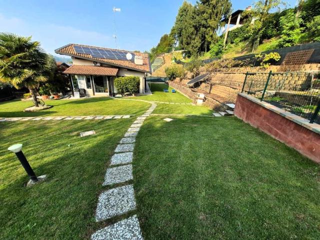 Villa Indipendente in vendita a Cascina Guardia, Carugo