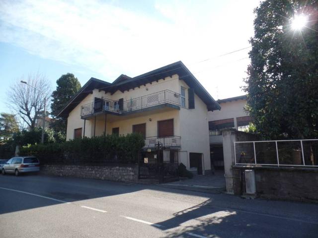 Villa Indipendente in vendita a Carugo, Lombardia