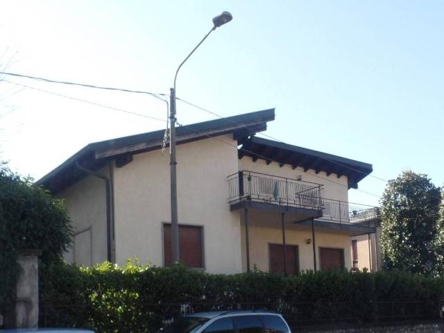 Villa Indipendente in vendita a Carugo, Lombardia
