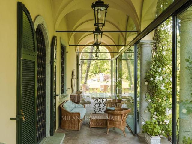Villa Indipendente in vendita a Carugo, Lombardia