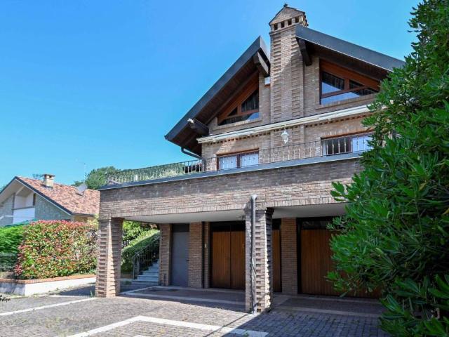 Villa Indipendente in vendita a Carvico, Lombardia