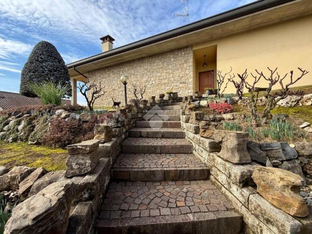 Villa Indipendente in vendita a Carvico, Lombardia