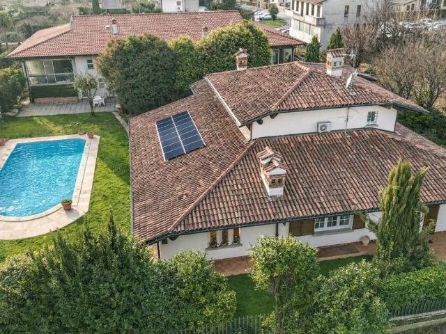 Villa Indipendente in vendita a Carvico, Lombardia