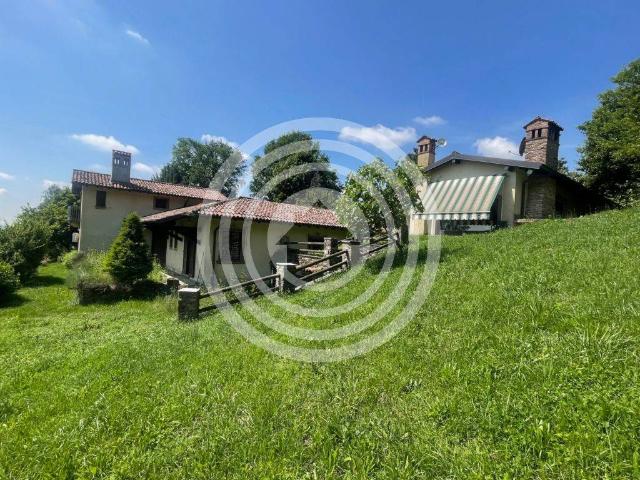 Villa Indipendente in vendita a Carvico, Lombardia