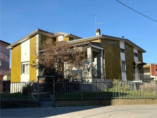 Villa Indipendente in vendita a Carvico, Lombardia