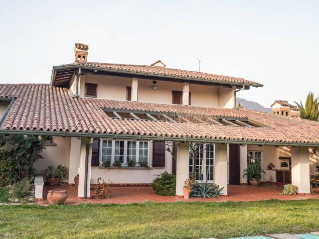 Villa Indipendente in vendita a Carvico, Lombardia