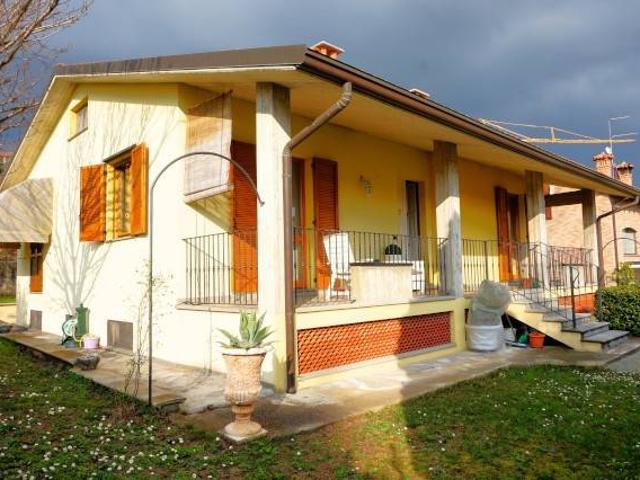 Villa Indipendente in vendita a Carvico, Lombardia