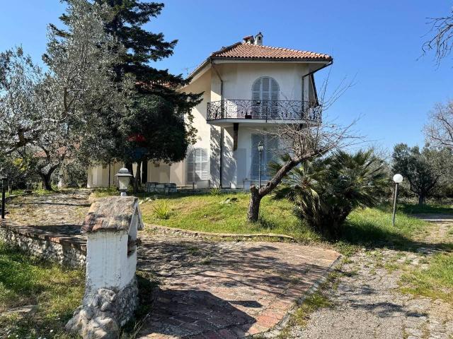 Villa Indipendente in vendita a Piana del Lago, Casalbordino