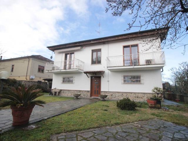 Villa Indipendente in vendita a Porta Milano, Piemonte