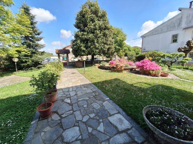 Villa Indipendente in vendita a Porta Milano, Piemonte