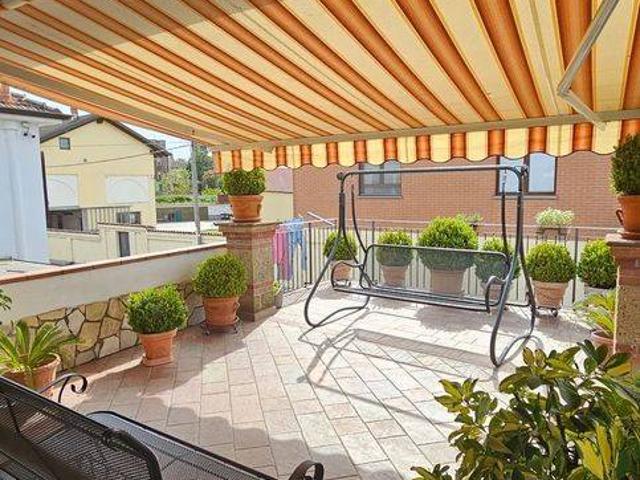Villa Indipendente in vendita a Oltreponte, Piemonte