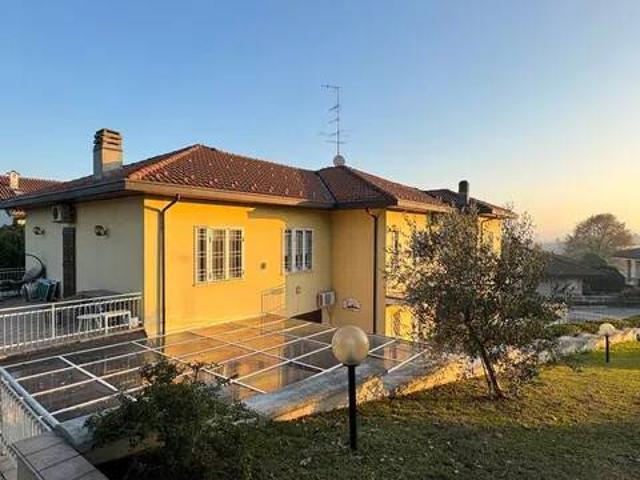 Villa Indipendente in vendita a Ronzone, Piemonte