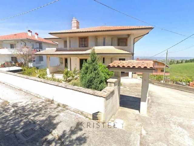 Villa Indipendente in vendita a Casalincontrada, Abruzzo