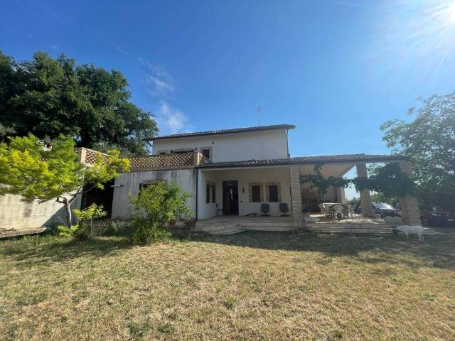 Villa Indipendente in vendita a Casalincontrada, Abruzzo