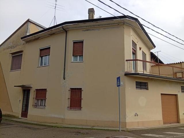 Villa Indipendente in vendita a Casalmaggiore, Lombardia
