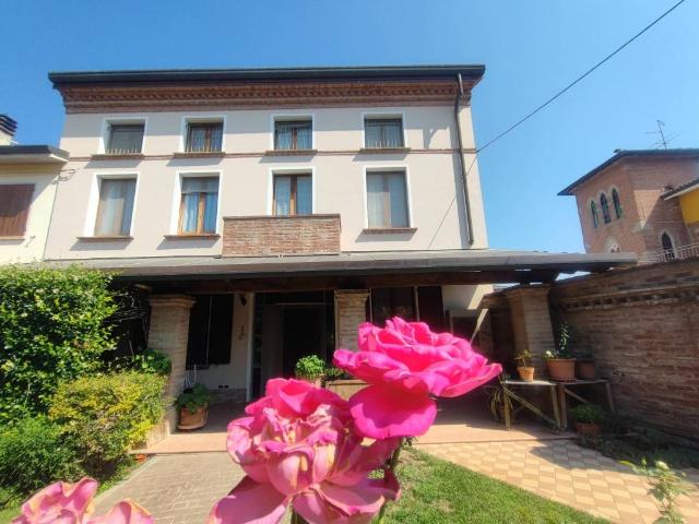 Villa Indipendente in vendita a Casalmaggiore, Lombardia
