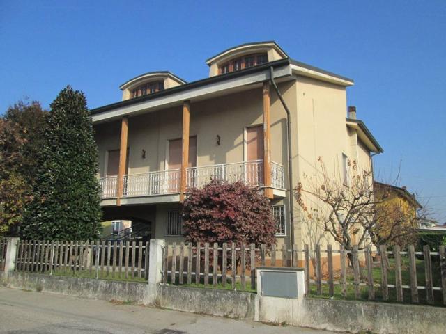 Villa Indipendente in vendita a Casalmaggiore, Lombardia