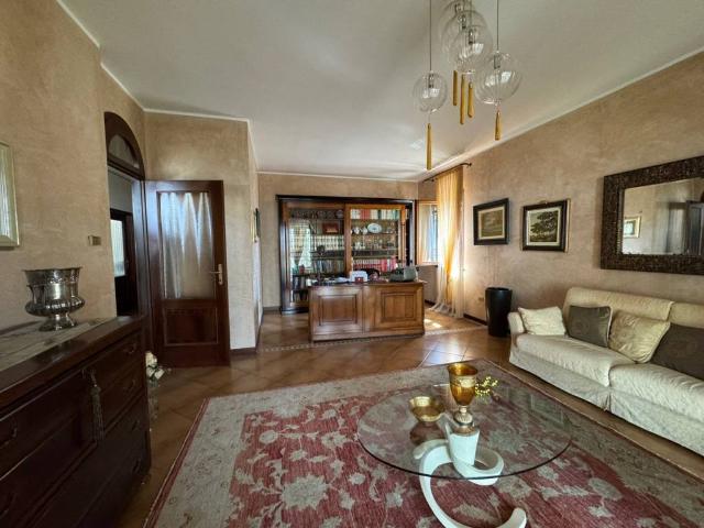 Villa Indipendente in vendita a Casalmaggiore, Lombardia