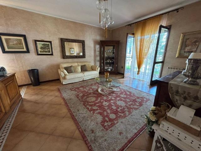 Villa Indipendente in vendita a Casalmaggiore, Lombardia