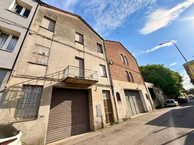 Villa Indipendente in vendita a Casalmaggiore, Lombardia