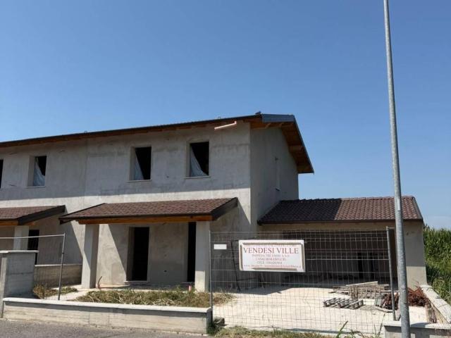 Villa Indipendente in vendita a Casalmorano, Lombardia