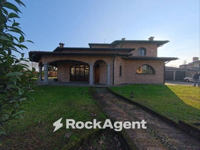 Villa Indipendente in vendita a Casalpusterlengo, Lombardia
